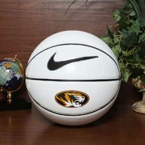  Nike Missouri Tigers Autograph Basketball: Sports 