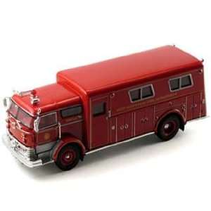   Fire Engine Rescue Box 1/50 Signature Models 32425: Toys & Games
