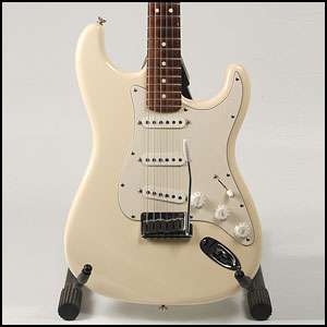 2005 Fender USA Stratocaster Antique White • with Fender Hardshell 