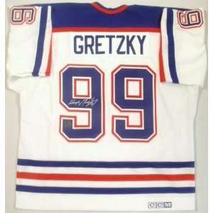  Wayne Gretzky Signed Uniform   CCM White: Sports 