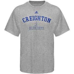  adidas Creighton Bluejays Ash Practice T shirt: Sports 