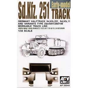   : SdKfz 251 (Early) Workable Track Links 1 35 AFV Club: Toys & Games