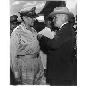  Douglas MacArthur,President Truman,Wake Island,1950