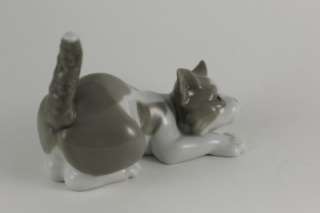 Vintage LLADRO SPAIN #5112 ATTENTIVE CAT Play with Me Porcelain Kitten 