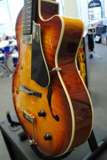 Includes revolutionary 5th Avenue archtop TRIC case.