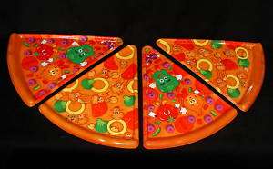 SET OF 4 FOUR PIZZA SLICE PLASTIC PLATES TRAYS NIP NEW!  
