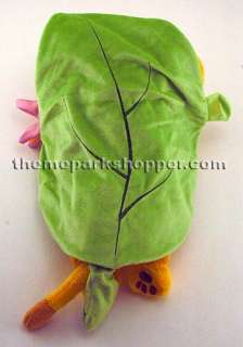 Baby Simba is wrapped in a leaf blanket fastened by a butterfly velcro 