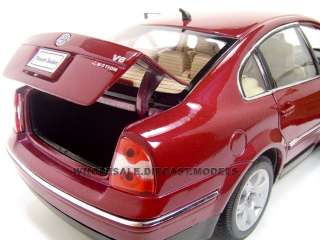 2001 VOLKSWAGEN PASSAT SEDAN RED 118 DIECAST MODEL CAR  