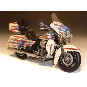   2011 Harley Davidson FLHTC Custom 1/12 Bubba Blackwell Toys & Games