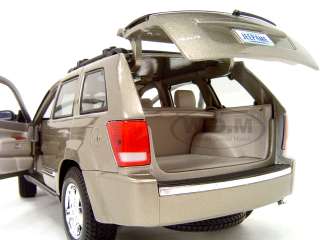 Brand new 1:18 scale diecast 2005 Jeep Grand Cherokee GOLD by Maisto.