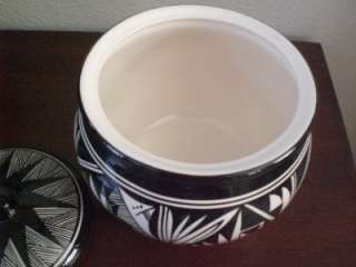LOVELY SOUTHWESTERN INDIAN STYLE POTTERY_BOWL WITH LID_NICE   