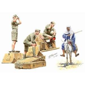 Afrika Korps, WWII Era   4 Figures Set with a Donkey Model Kit German 