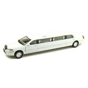 Lincoln Celebrity Limousine 1/24 White  Toys & Games  