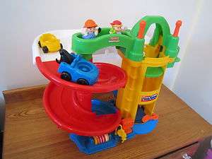 Fisher Price Little People Racing Ramps parking Garage Set Tow truck 