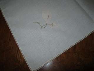 VINTAGE SQUARE OFF WHITE LINEN APPLIQUE TABLE RUNNER TABLECLOTH 32X34 