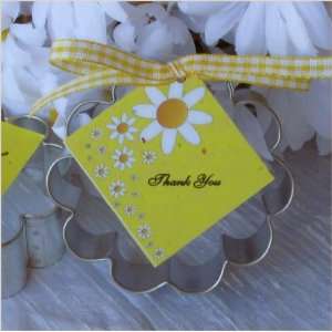  Daisy Cookie Cutter Favors